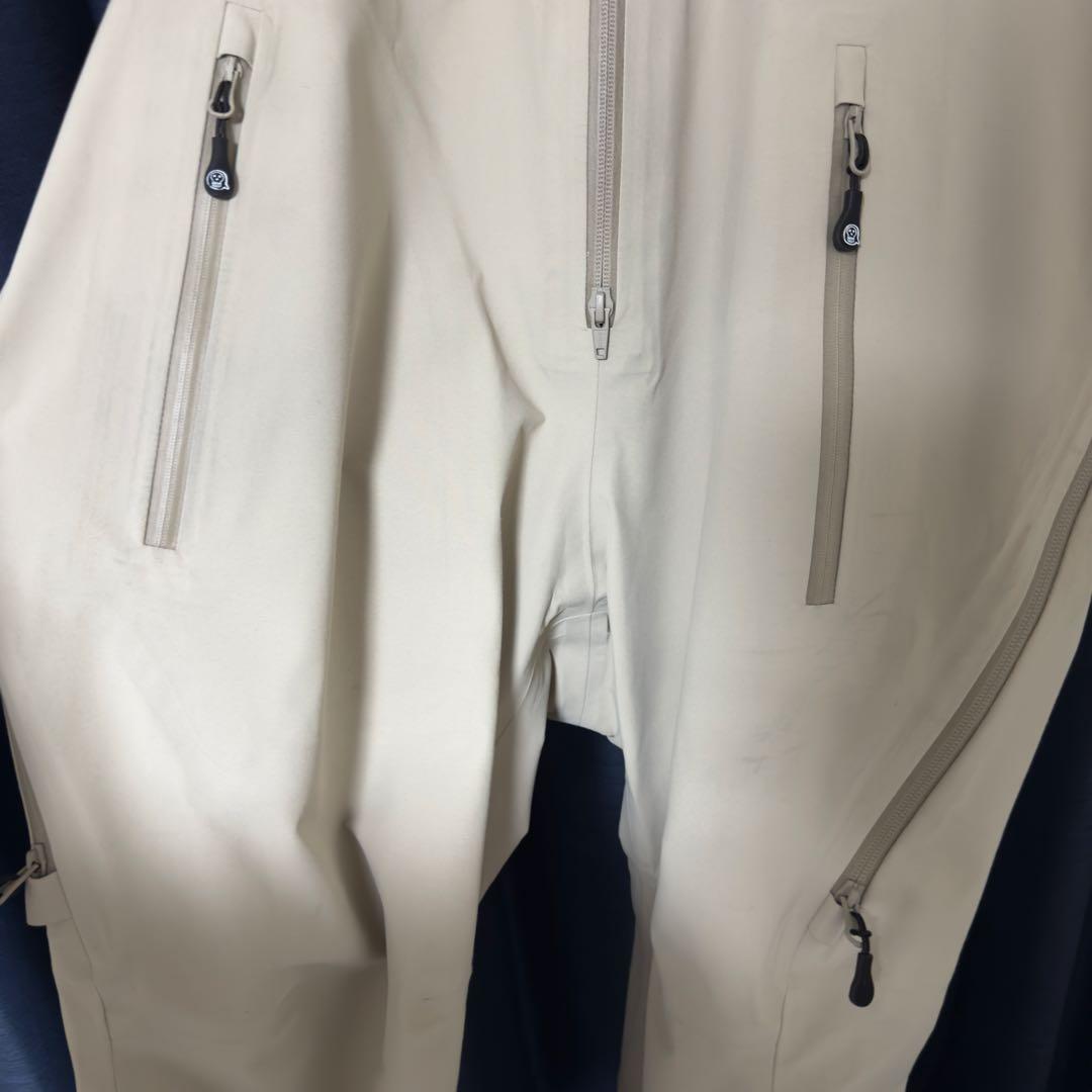 h*様 unfudgeベージュ ジャケットとビブパン