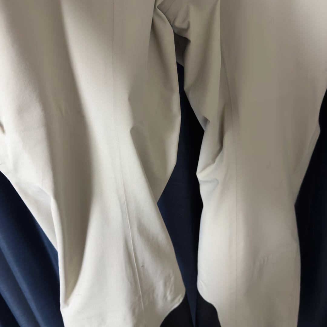 h*様 unfudgeベージュ ジャケットとビブパン