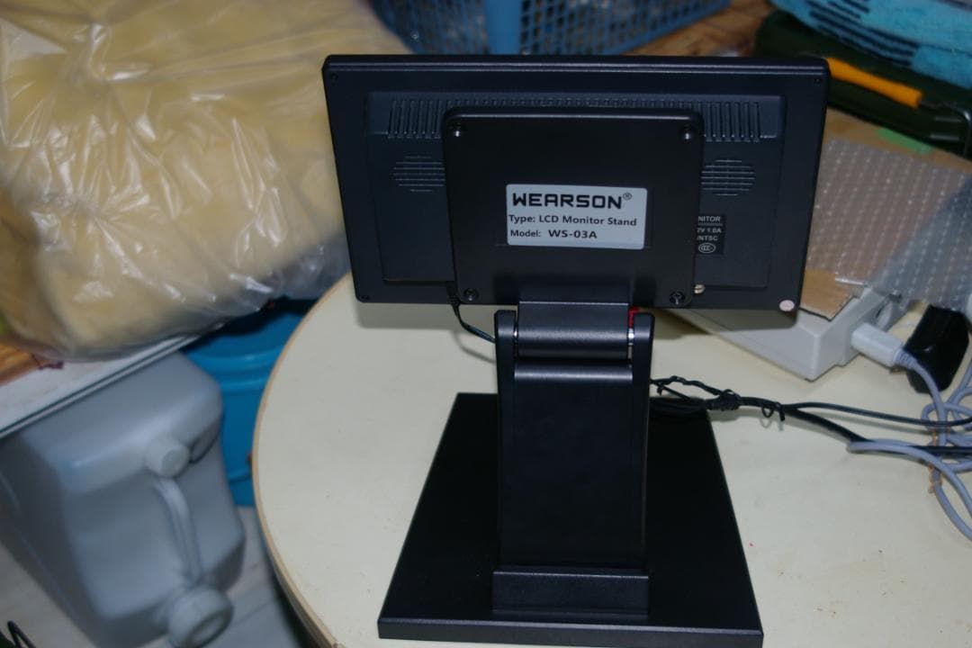 １６対９、４対３切り替えできる10型液晶モニター動作品の出品です。