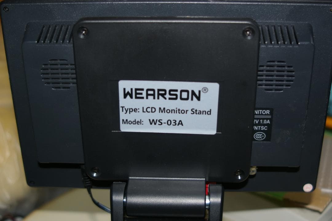 １６対９、４対３切り替えできる10型液晶モニター動作品の出品です。