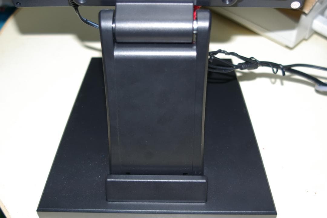 １６対９、４対３切り替えできる10型液晶モニター動作品の出品です。