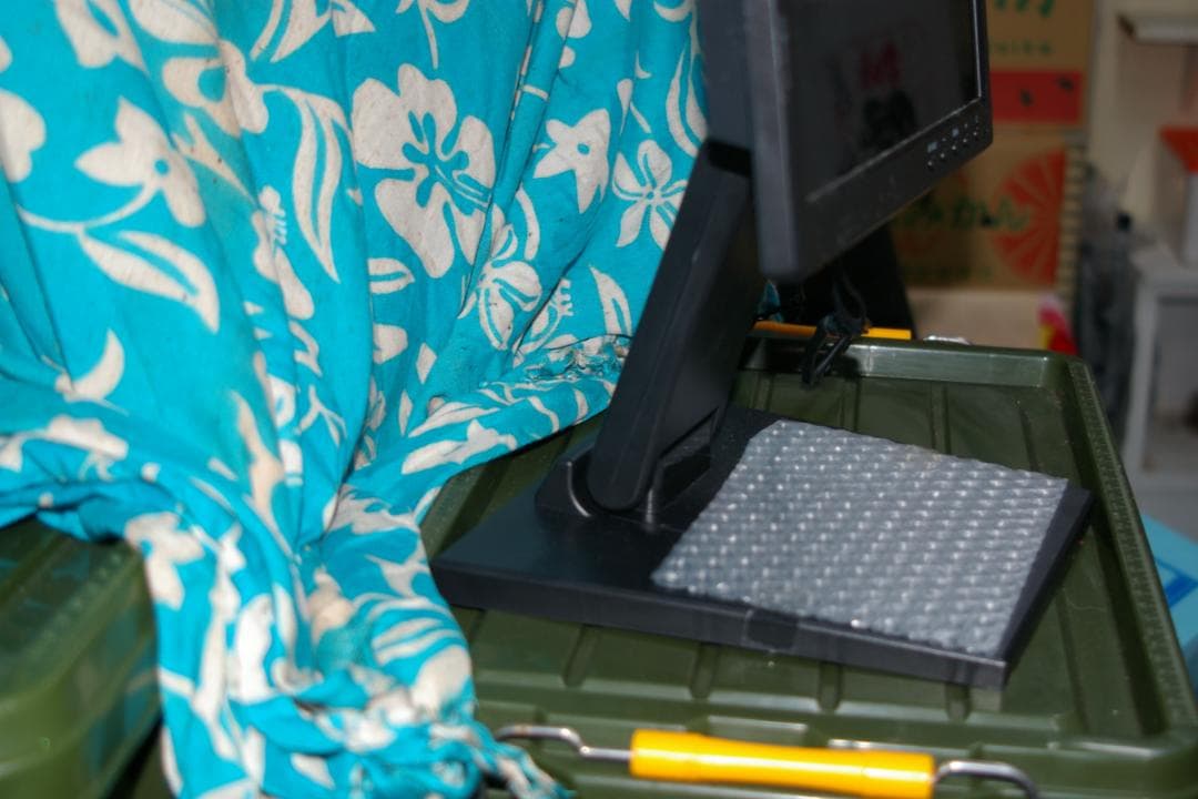 １６対９、４対３切り替えできる10型液晶モニター動作品の出品です。