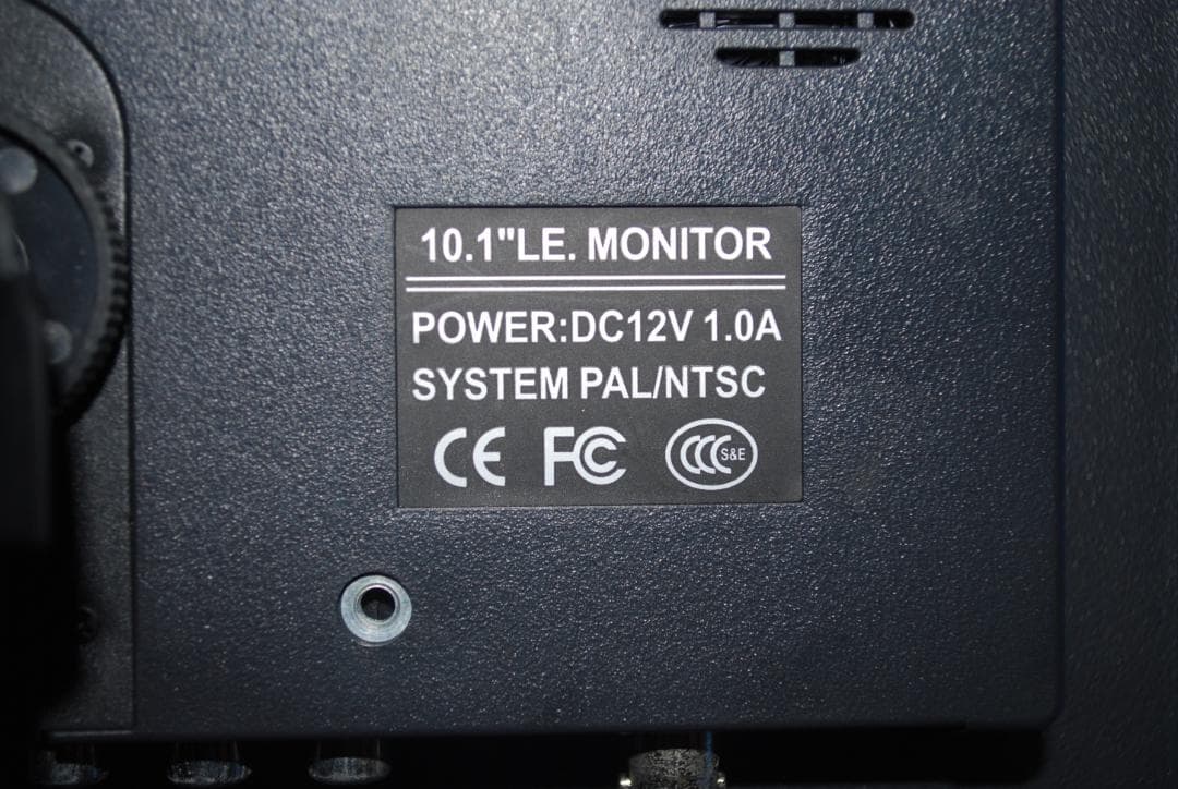 １６対９、４対３切り替えできる10型液晶モニター動作品の出品です。