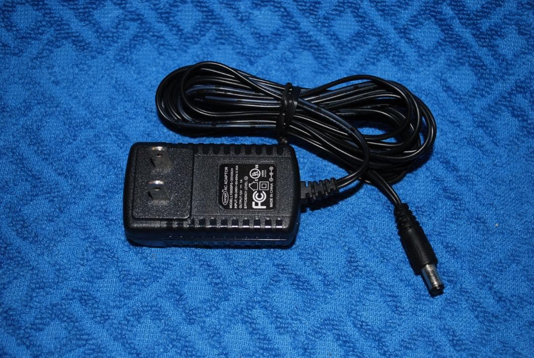 １６対９、４対３切り替えできる10型液晶モニター動作品の出品です。