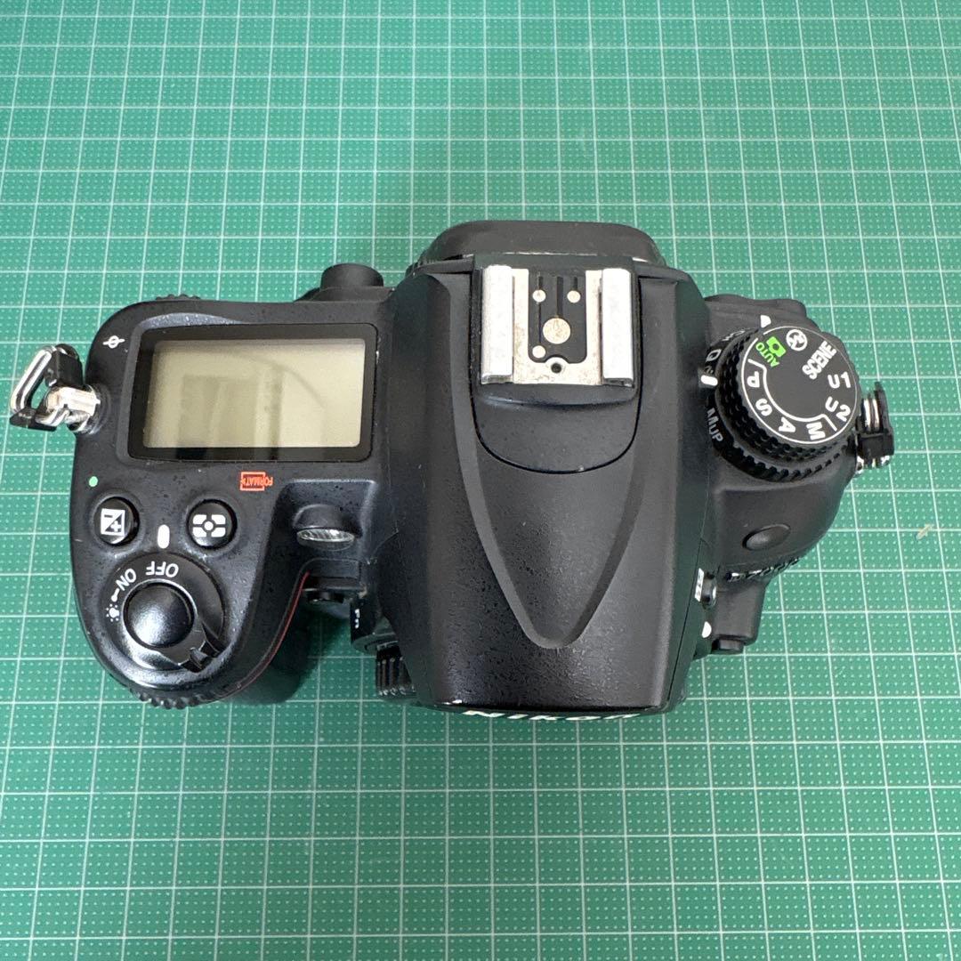 あ*ん様 ジャンク品　Nikon Ｄ7000 おまけでNikonストロボ付き30
