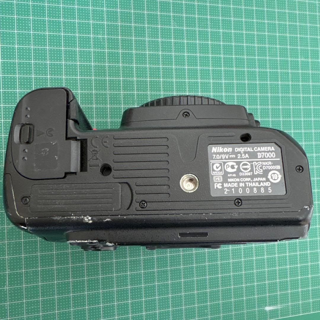 あ*ん様 ジャンク品　Nikon Ｄ7000 おまけでNikonストロボ付き30