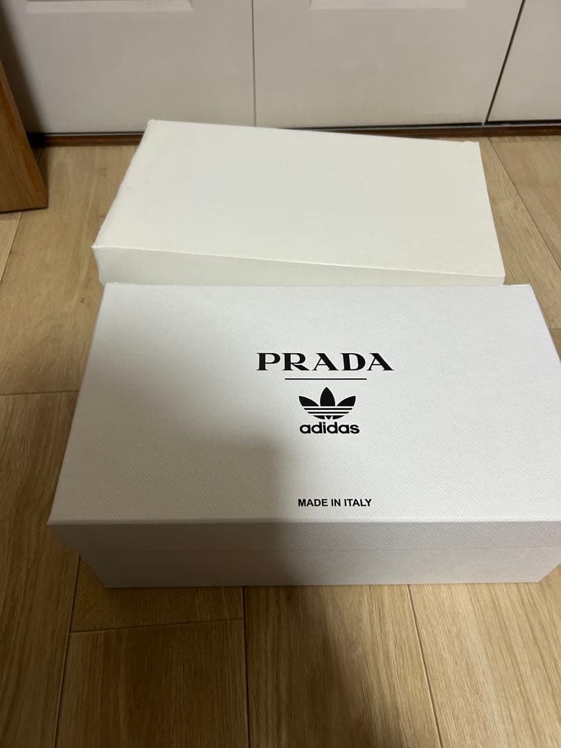 靴 PRADA Superstar