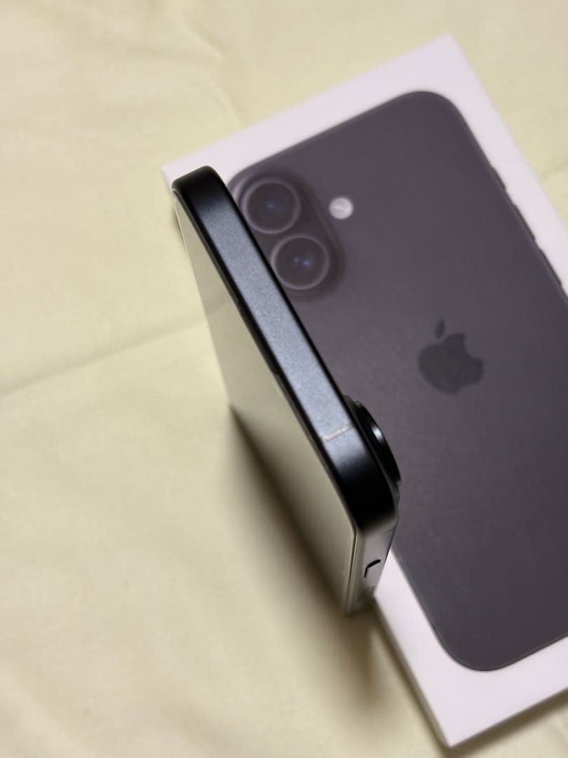 【美品】iPhone16 256GB ブラック simフリー