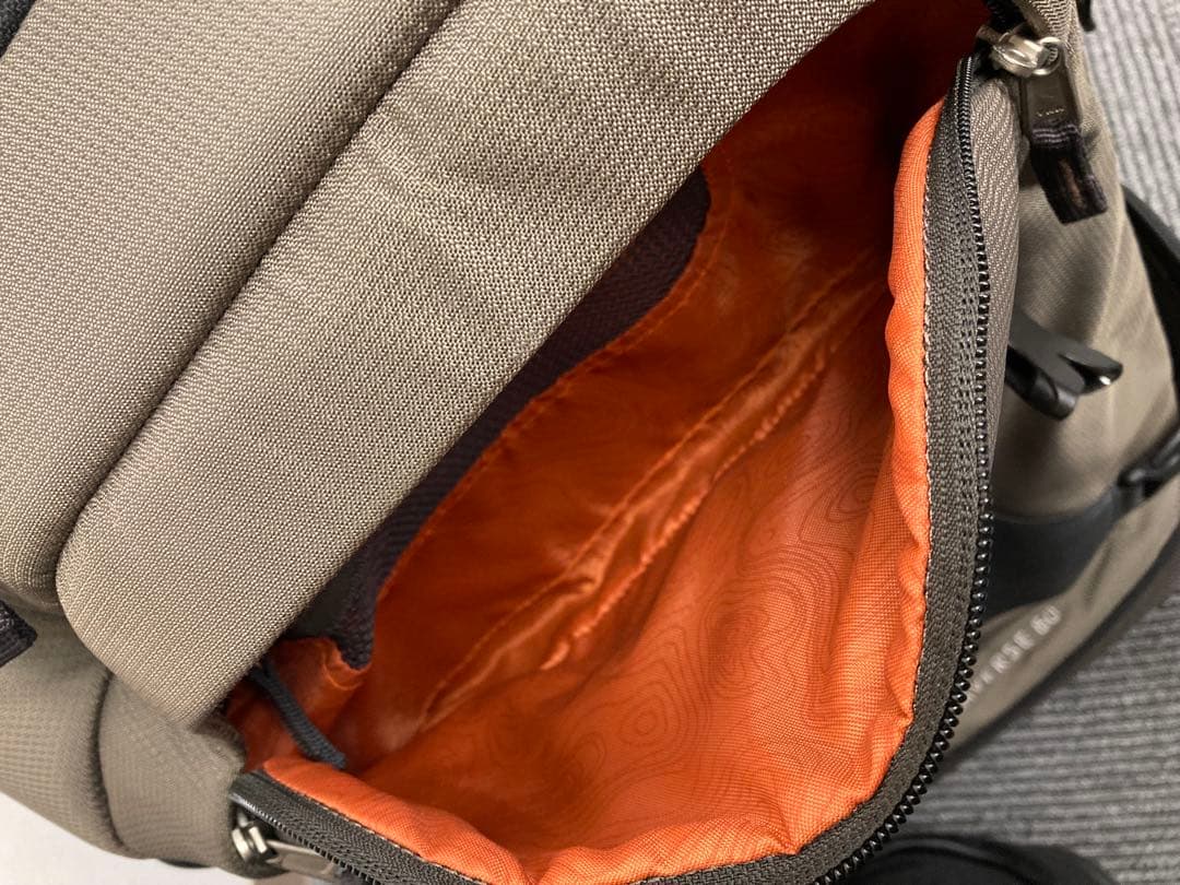 【新品未使用】Deuter カーキ スーツケース 旅行 登山バッグ 容量60L◇