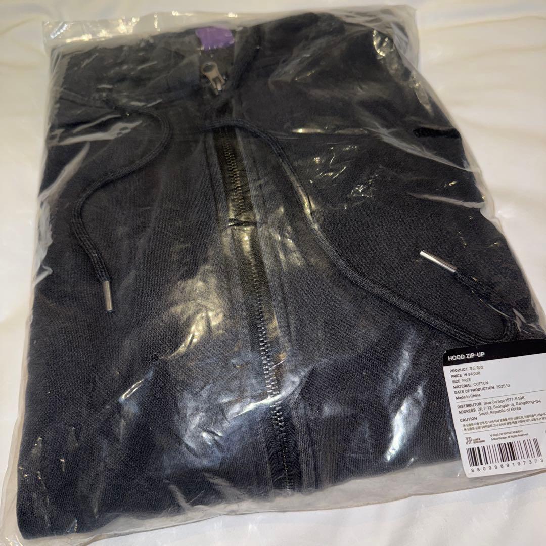 TWICE ポップアップ　フードジップ　パーカー　10ve universe