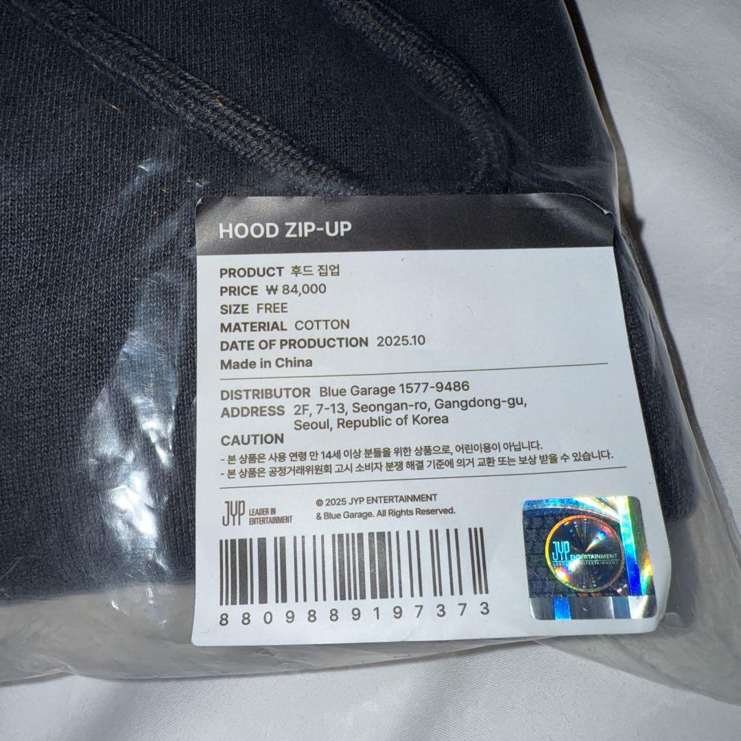 TWICE ポップアップ　フードジップ　パーカー　10ve universe