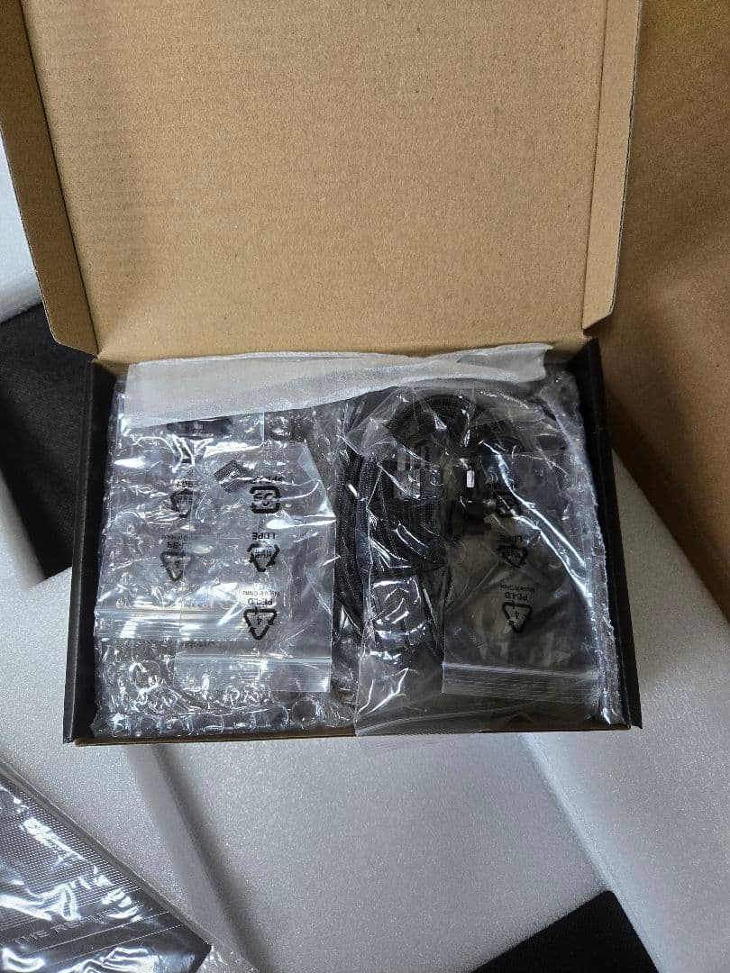 ASUS ROG Hyperion ケース 新品未使用 箱・レシート付き