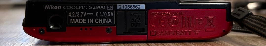 Nikon COOLPIX レッド デジタルカメラ