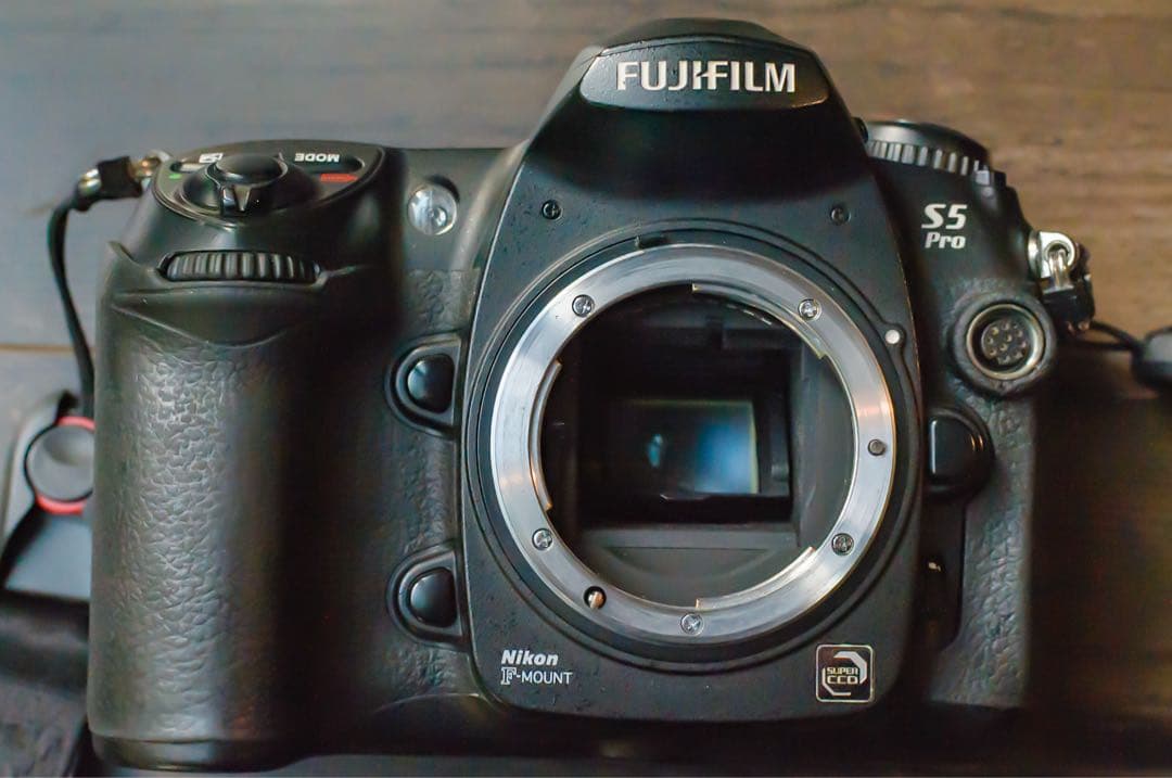 ジャンク商品。FUJIFILM S5 Pro デジタル一眼レフカメラ