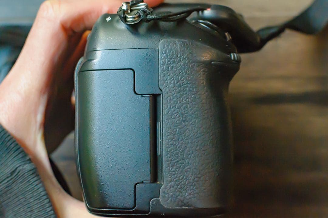 ジャンク商品。FUJIFILM S5 Pro デジタル一眼レフカメラ