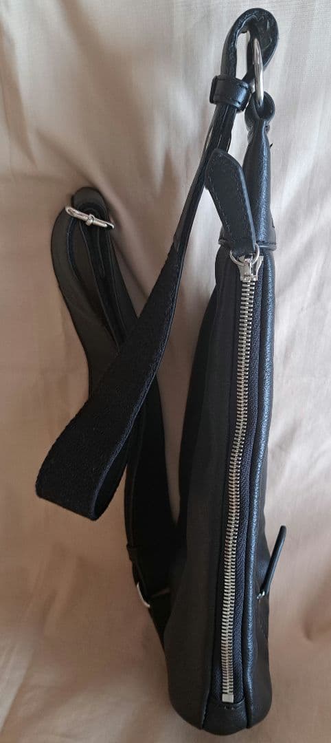 Plug プラグ ボディバッグ レザー