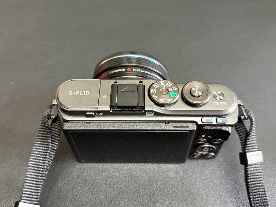 OLYMPUS PEN E-PL10+ズームレンズ+単焦点レンズ