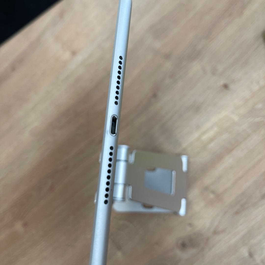 美品 iPad mini 5 (第5世代) Wi-Fiモデル 64GB アップル