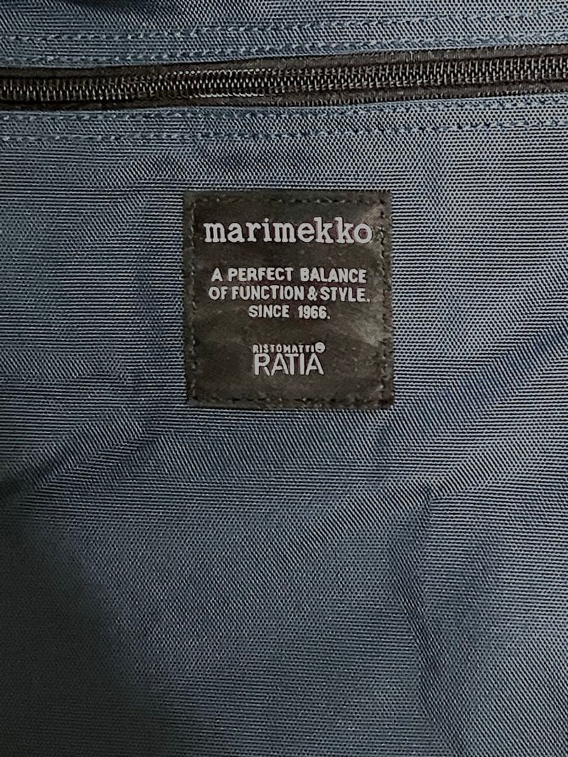 marimekko マリメッコ　リュックサック　ネイビー