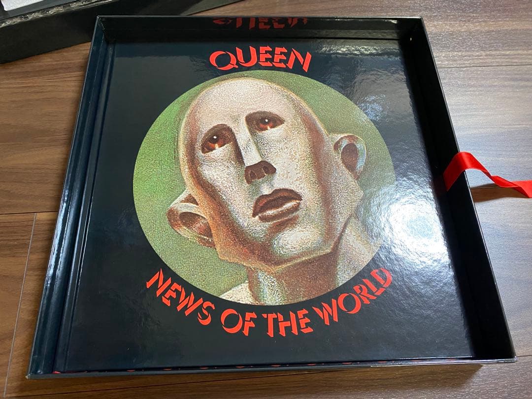 Queen 世界に捧ぐ　40周年記念デラックスエディション(日本版)帯付き