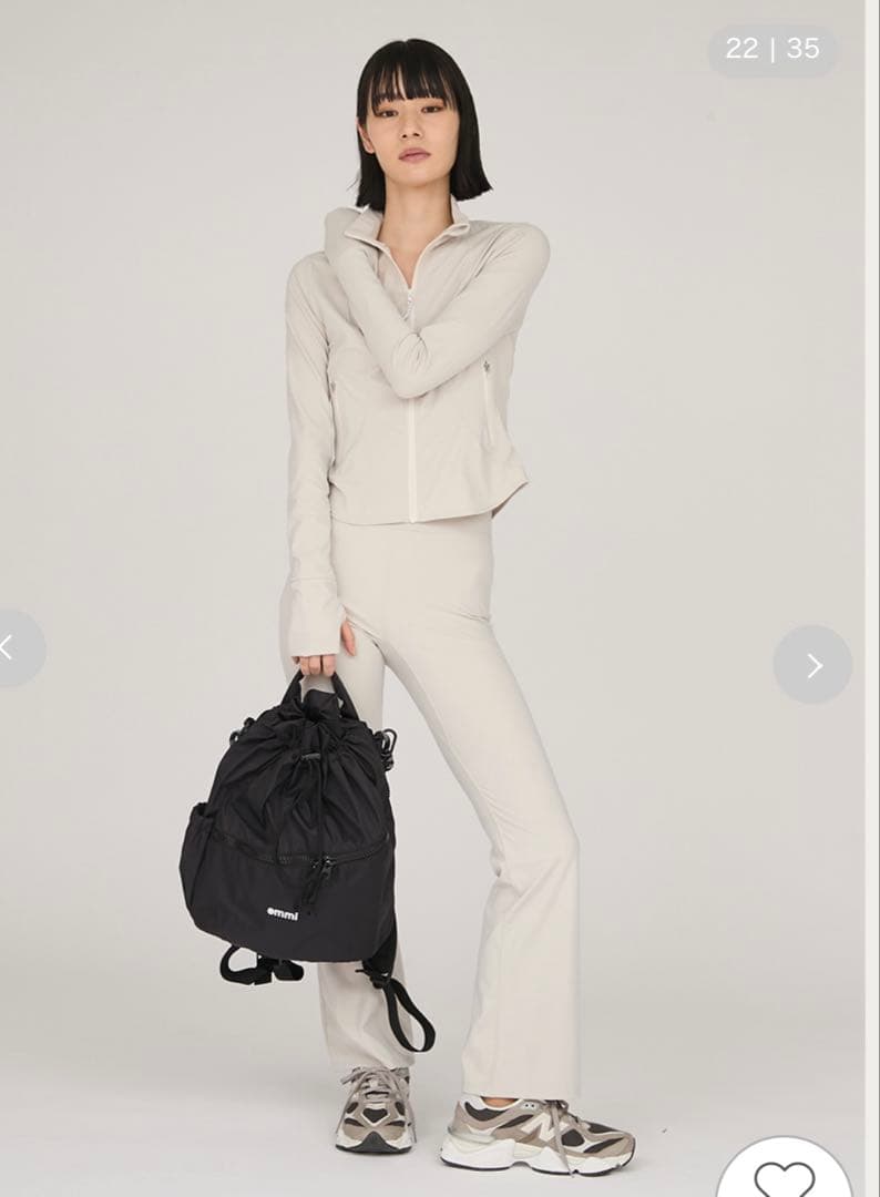 emmi エミ　撥水emmiロゴマルチリュック