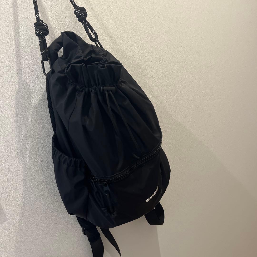 emmi エミ　撥水emmiロゴマルチリュック