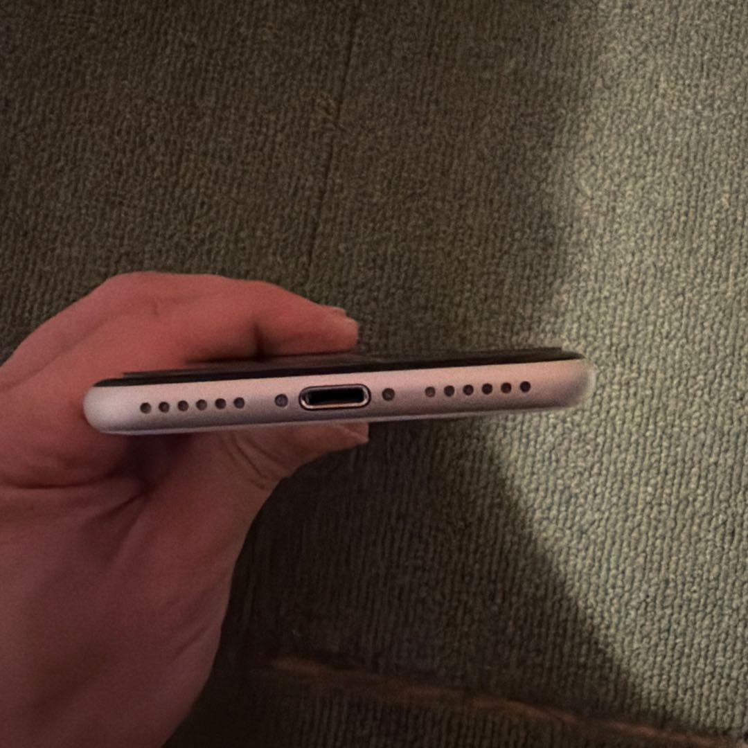 Apple iPhone SE (第2世代) ホワイト 64GB simフリー