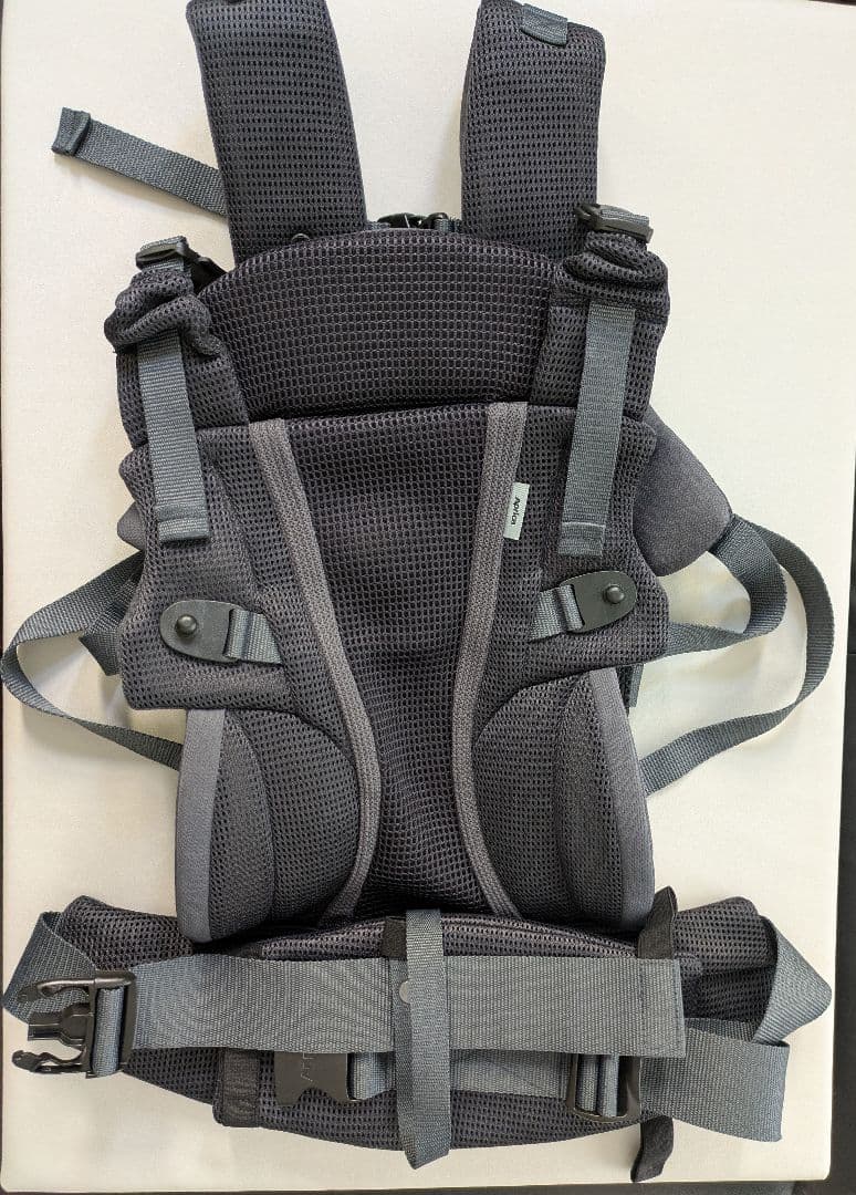 【室内数回使用のみ】Aprica(アップリカ) 抱っこ紐 ラクリス ダークグレー