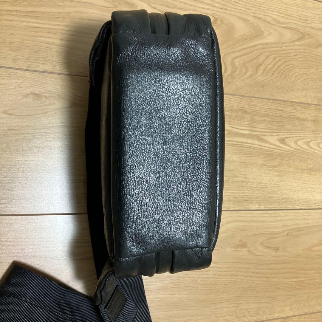 カワニシカバン　ラフ　本革　ボディバッグ　ウエストポーチ