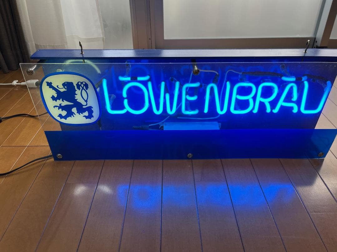 「昔ながらのネオン管」ドイツビール　レーベンブロイの「ネオン看板」