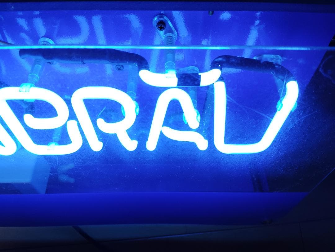 「昔ながらのネオン管」ドイツビール　レーベンブロイの「ネオン看板」