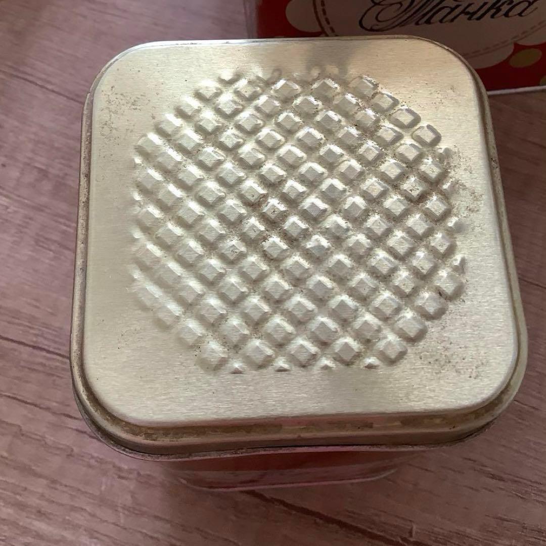 ソ連時代の超貴重　東欧雑貨　アンティーク缶　キャニスター８個セット　小物入れ