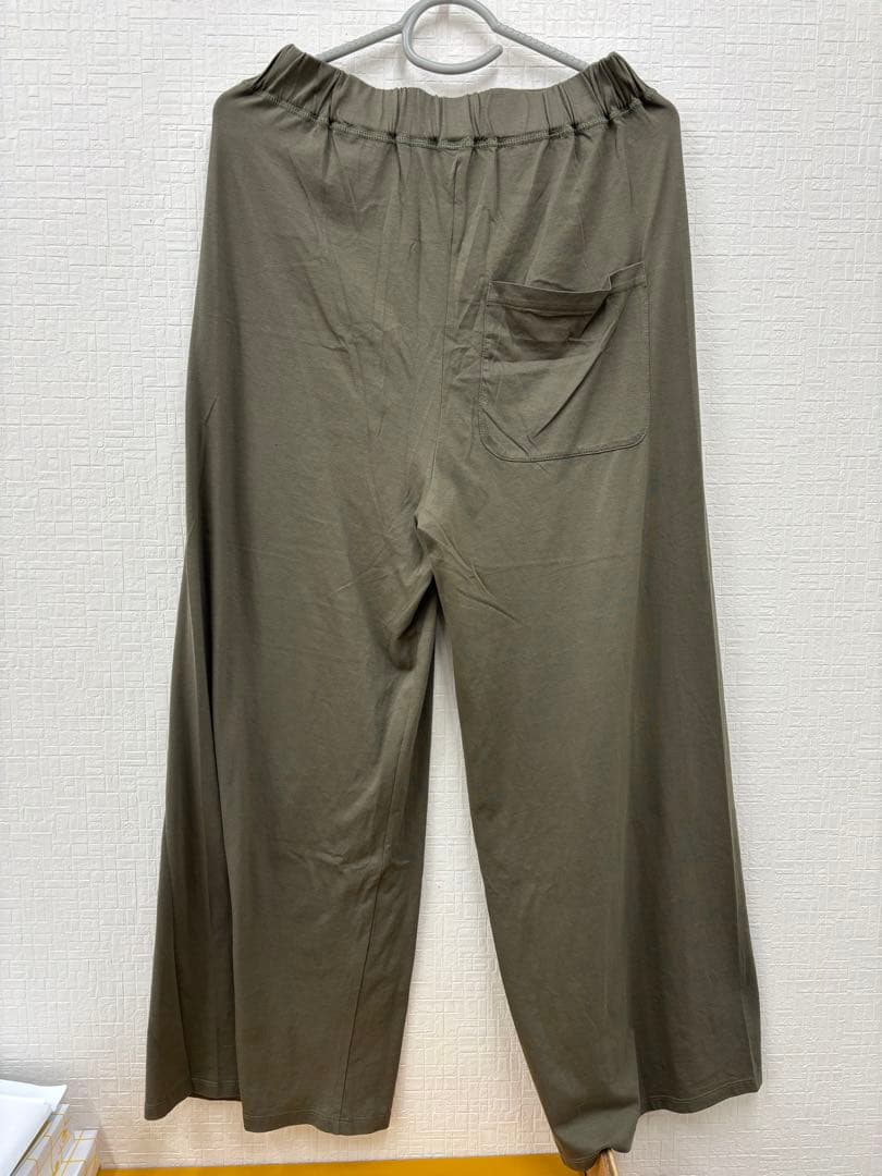 アパルトモン　FluTTER カーキセットアップ