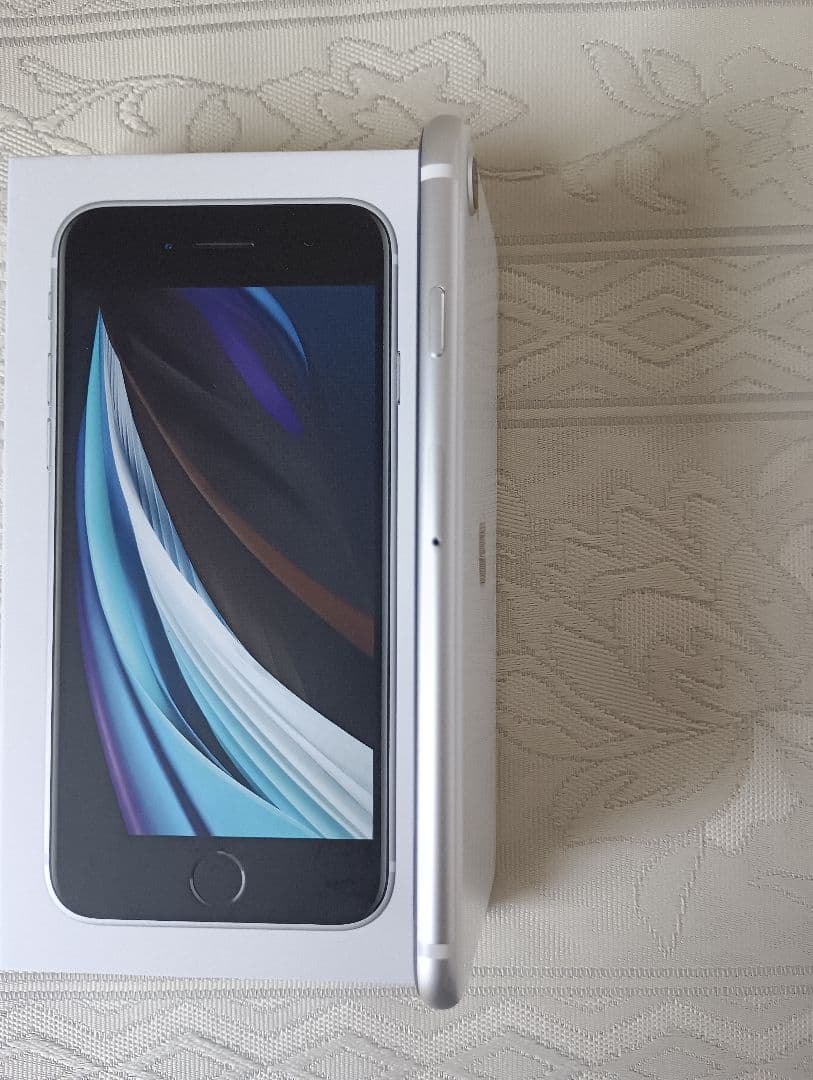 Apple iPhone SE (第2世代) ホワイト64g
