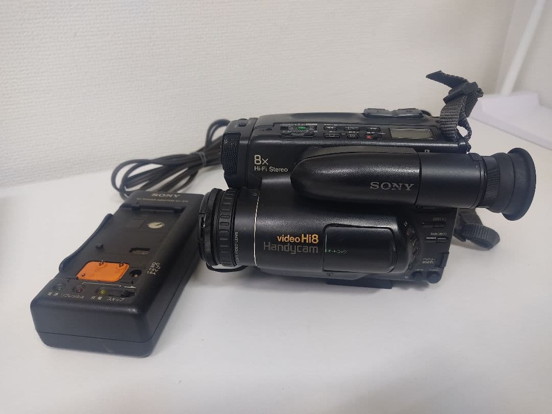 SONY video Hi8 Handycam 本体 充電器付き　ジャンク
