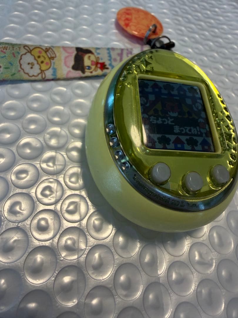 たまごっちiDL Tamagotchi イエロー ストラップ付き