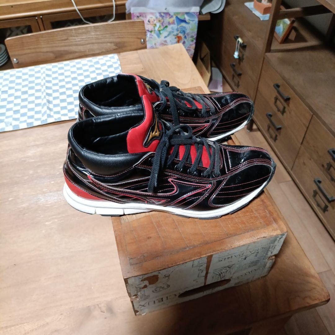 28cmミズノプロ 野球アップシューズ 黒/赤　トレーニングシューズ
