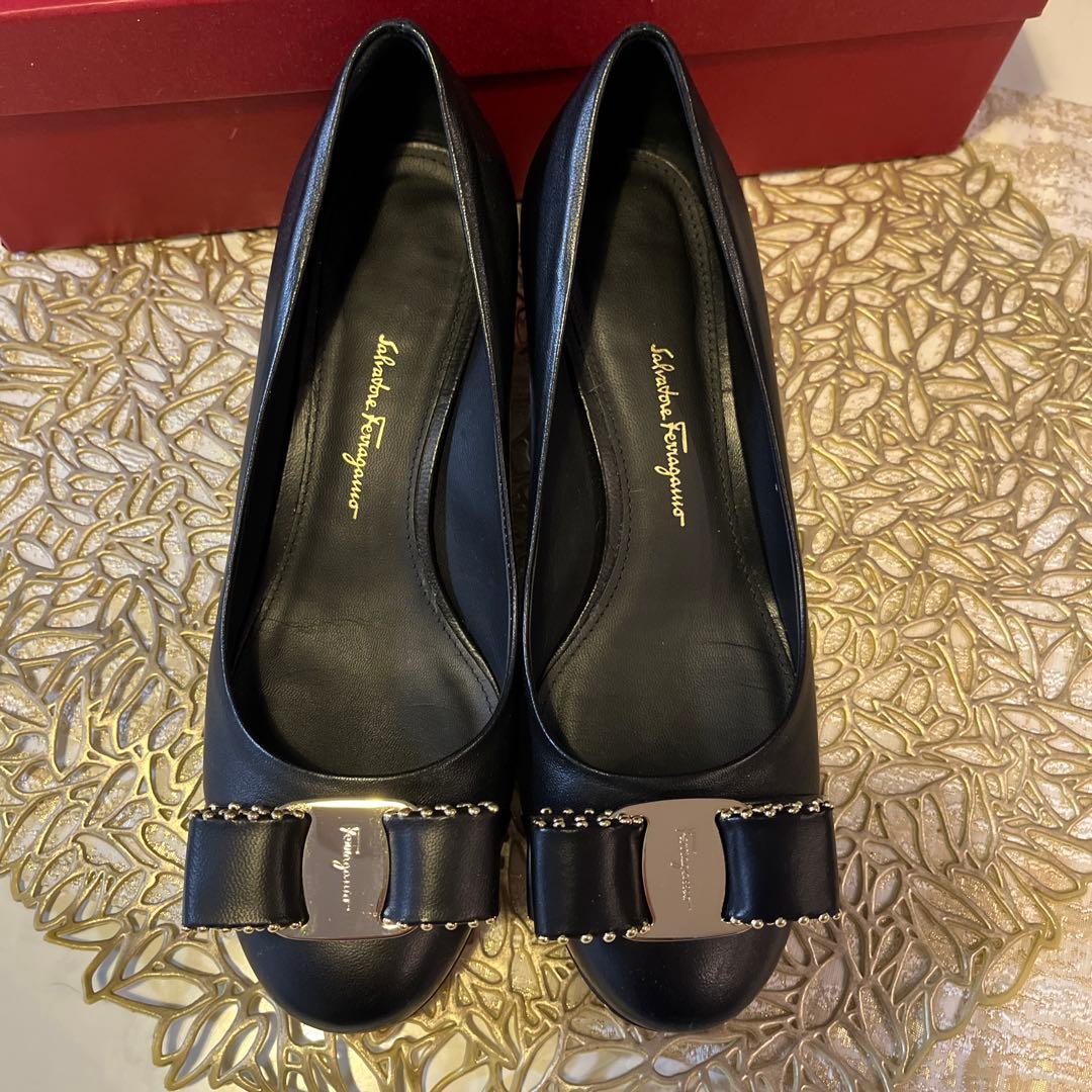 ♡美品フェラガモ　リボンパンプス　ゴールドプレート23.5cm 6D ヴァラ