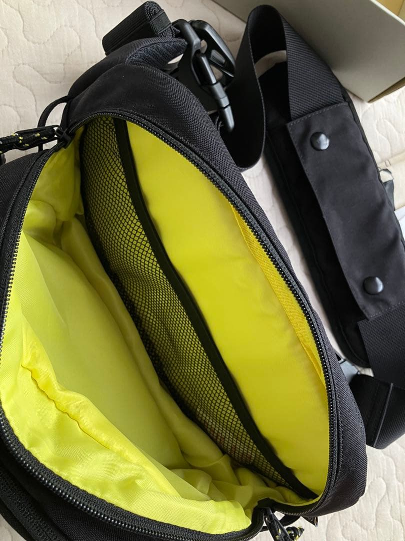 Hugoo ハグー ヒップシート ショルダーバッグ 黒×黄