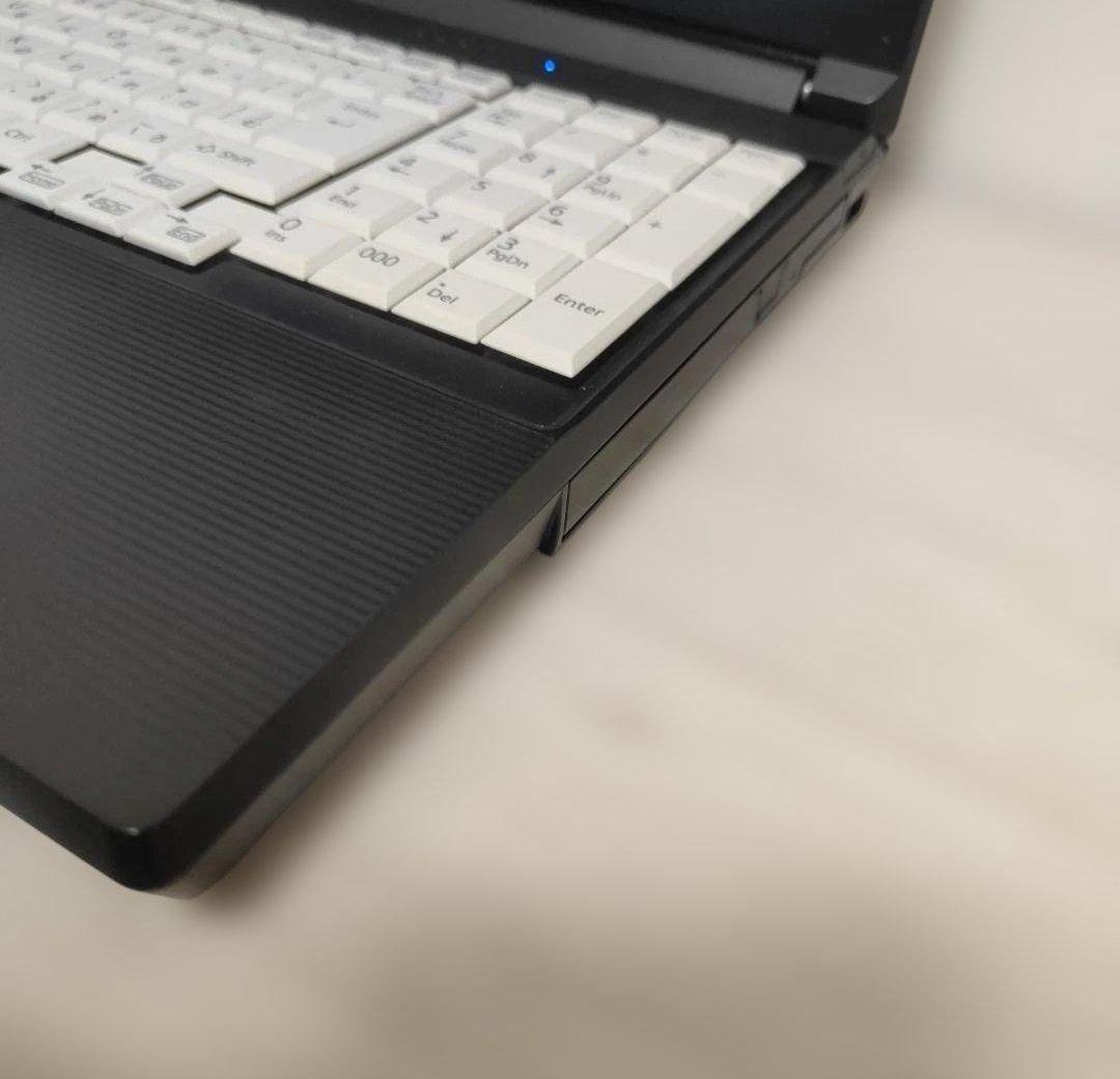 高年式　富士通　ノートパソコン Windows11 最新Office