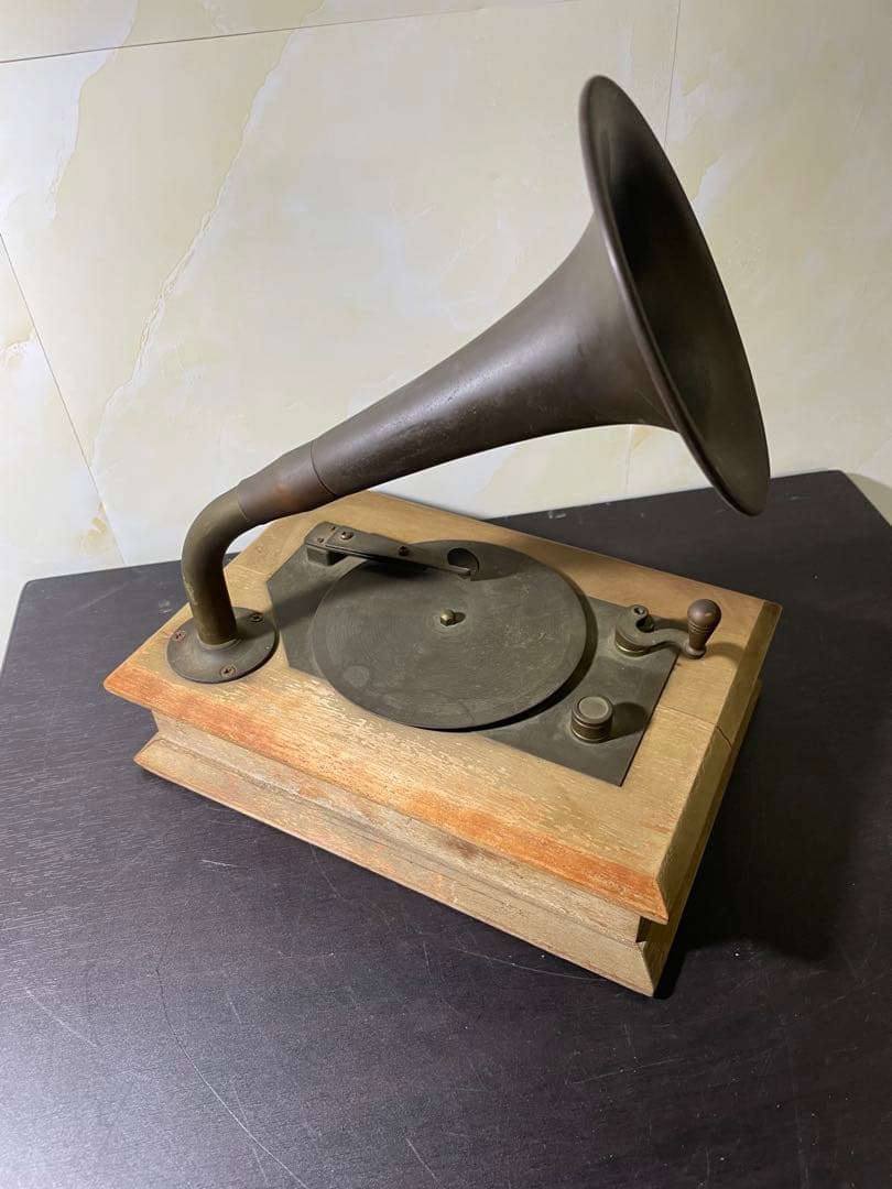 クラシック木製蓄音機