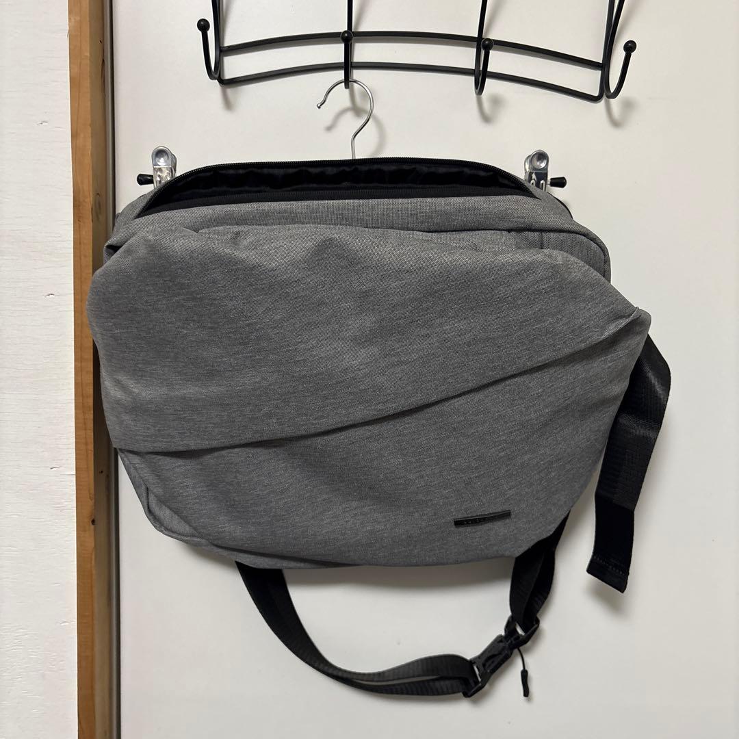 QUICKPACK グレー メッセンジャーバッグ