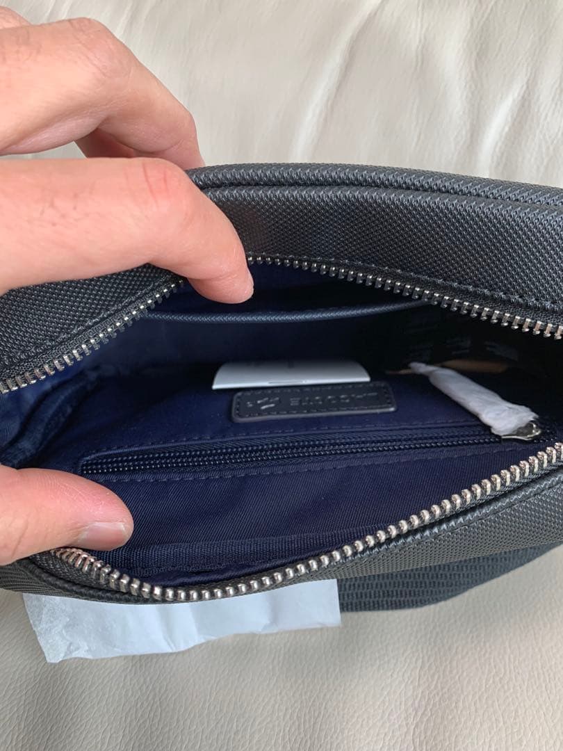 最終値下げ　Lacoste ブラック　ショルダーバッグ 中型