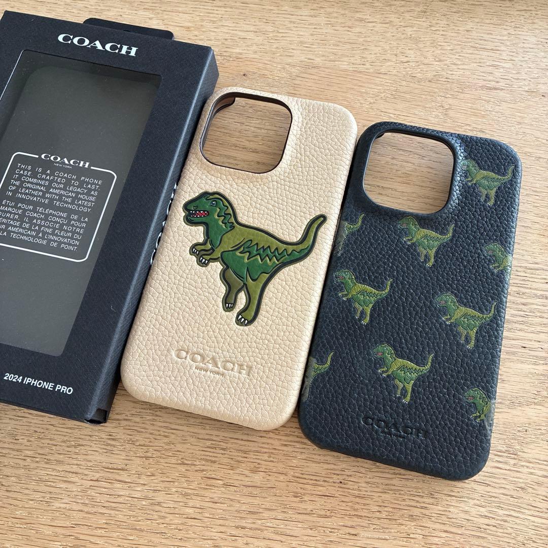 COACH 恐竜デザイン iPhone 2024 Pro ケース　セット