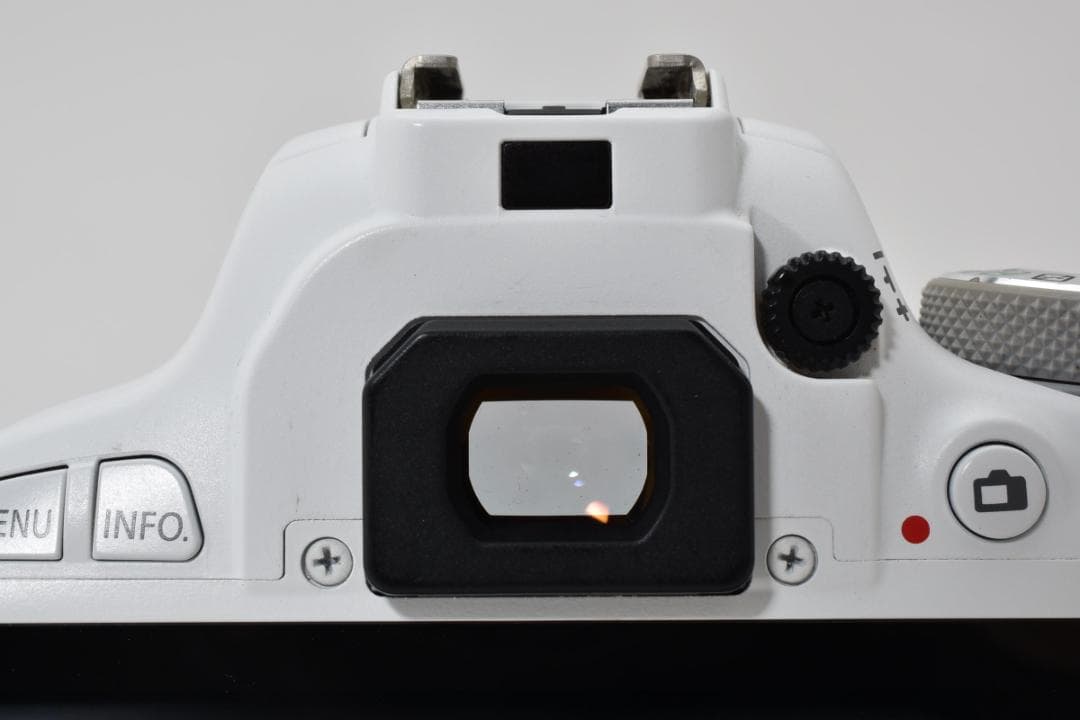 ■美品■Canon キヤノン EOS Kiss X7 ホワイト