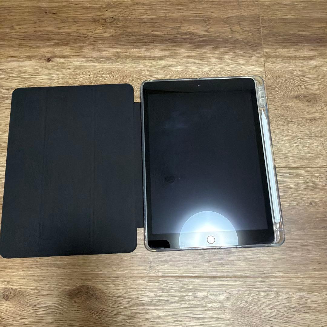 iPad7本体 ブラックカバー付き