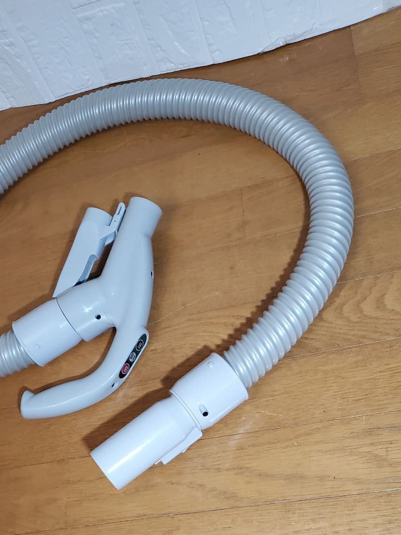 TOSHIBA　強力吸引力　 掃除機　紙パック1個付　ブルー　東芝　2018年製