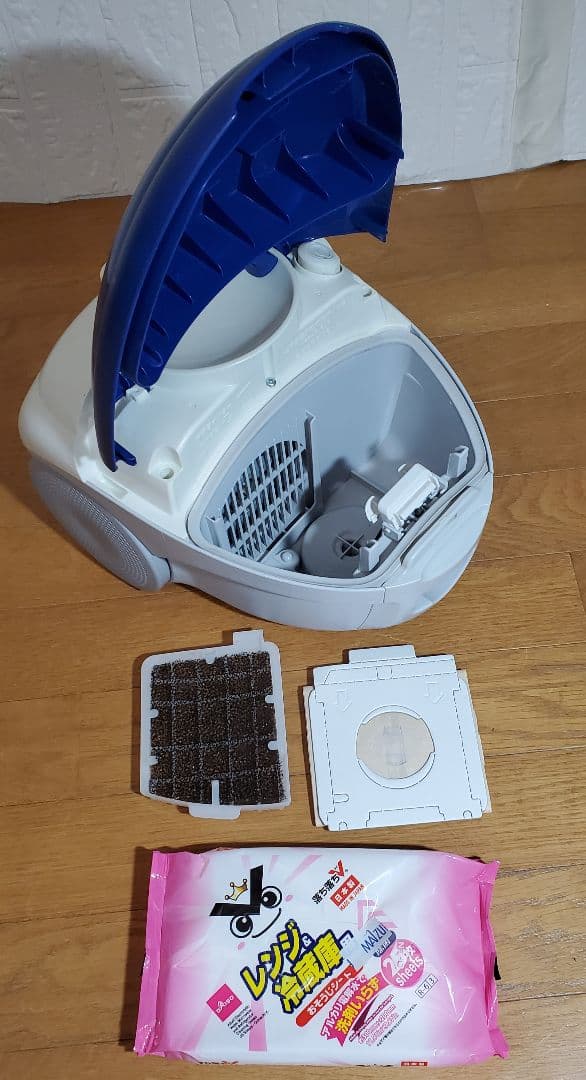 TOSHIBA　強力吸引力　 掃除機　紙パック1個付　ブルー　東芝　2018年製