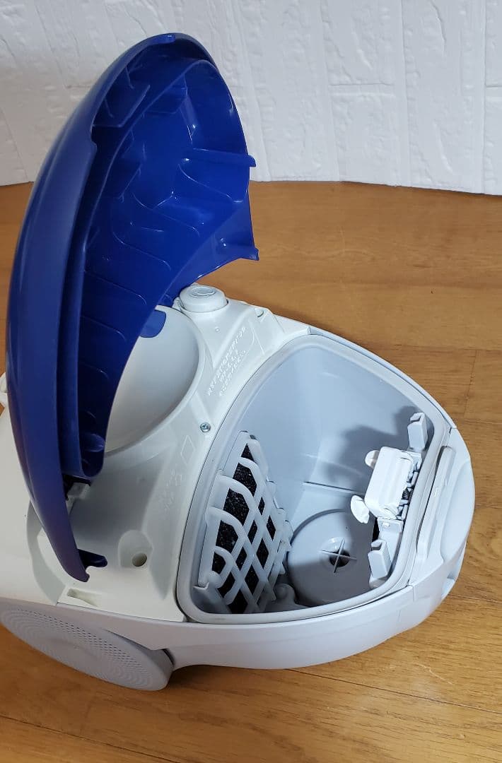 TOSHIBA　強力吸引力　 掃除機　紙パック1個付　ブルー　東芝　2018年製