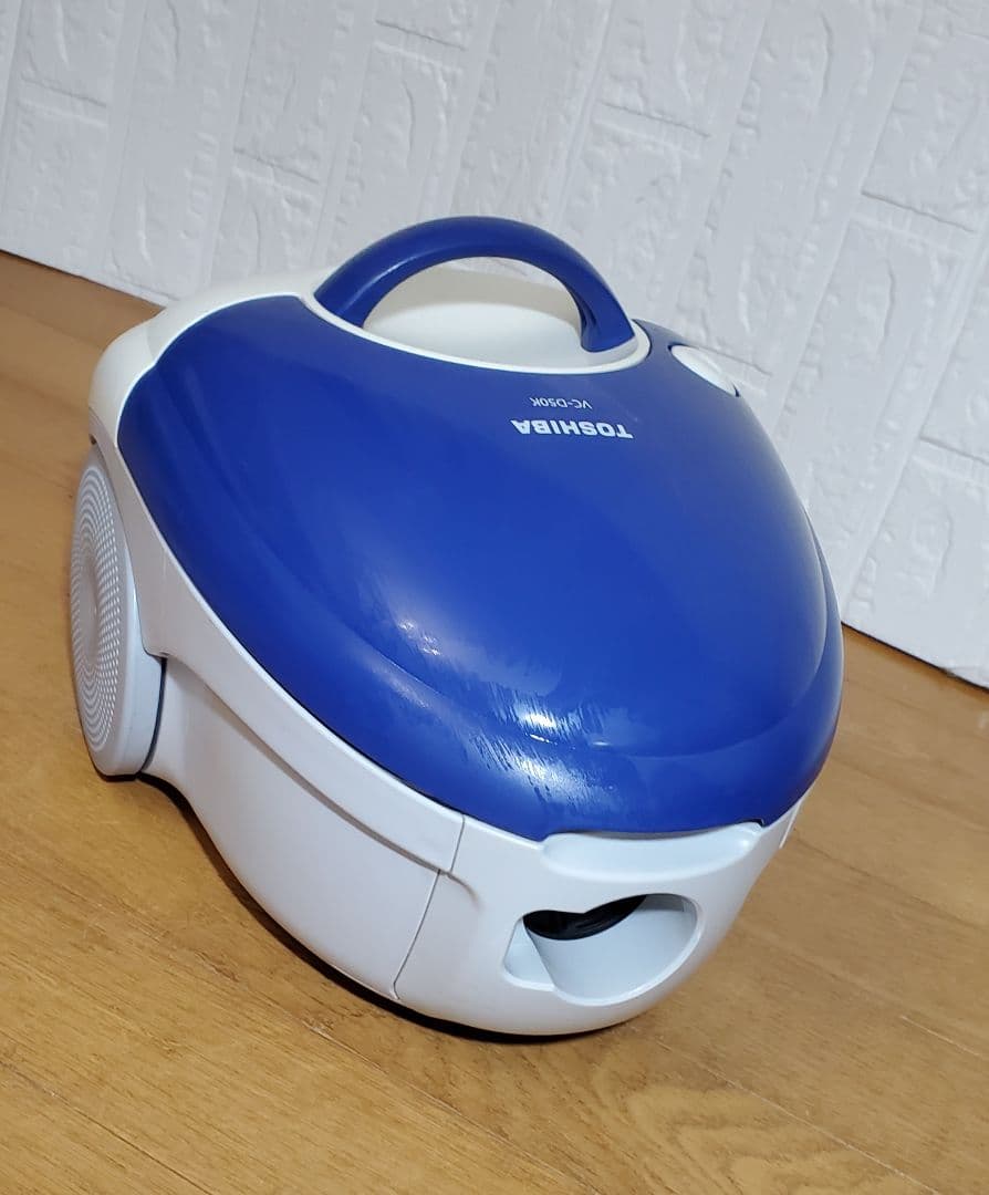 TOSHIBA　強力吸引力　 掃除機　紙パック1個付　ブルー　東芝　2018年製